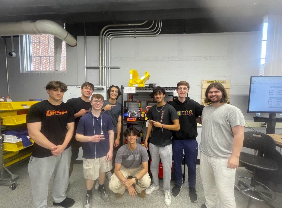 University of Maryland ENES100 8-Person Autonomous Vehicle Engineering Team in Makerspace